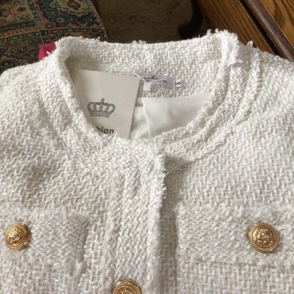 Last One Women’s White Tweed Jacket Gold embossed button detail XL NWT - Picture 2 of 15